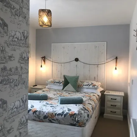 Netherdene 4*
